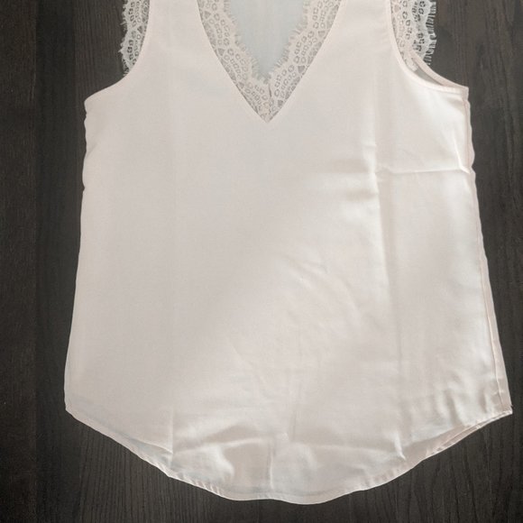 Sleeveless V-neck Blouses with lace - Picture 4 of 5